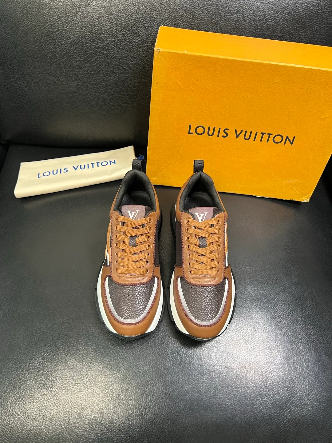 Men's shoes 💰 780 Lv High quality top crafts Louis Vuitton, sports sneakers counter synchronization, uppers imported from Italy, high-quality splicing with colorful and complex crafts, imported lambswool lining soft and comfortable, soles: original soles specially provided by the original factory, T men's shoes 💰U exclusive movable molded soles super comfortable, original and single goods, high quality, welcome to compare, code number 39-44 (customized 38 45)